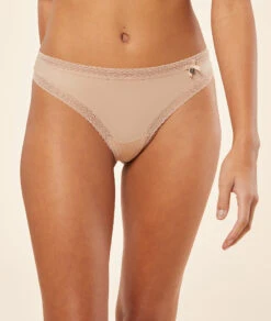 String En Microfibre Bords Dentelle