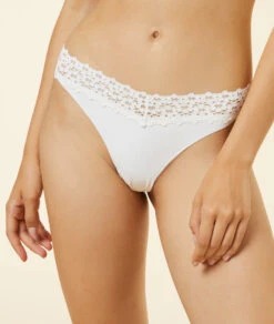 Tanga V-shape En Microfibre Et Dentelle