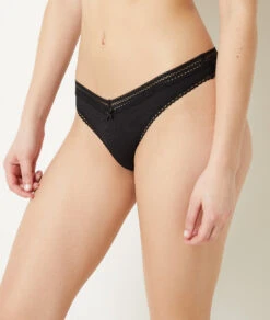 Tanga V-shape Détails Dentelle