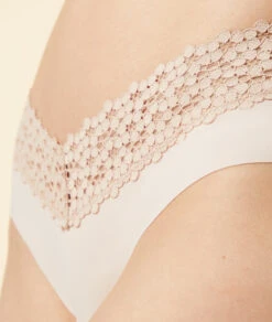 Hipster V-shape En Microfibre Et Dentelle 8 Hipster V-shape En Microfibre Et Dentelle -Luxe Lingerie Soldes 653460481 b