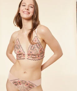 Triangle Sans Armatures En Dentelle 9 Triangle Sans Armatures En Dentelle -Luxe Lingerie Soldes 653830194 c