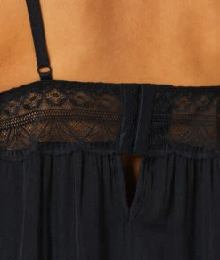 Nuisette Satinée Détails Dentelle -Luxe Lingerie Soldes 654047005 b