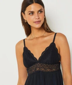 Nuisette Satinée Détails Dentelle -Luxe Lingerie Soldes 654047005 c